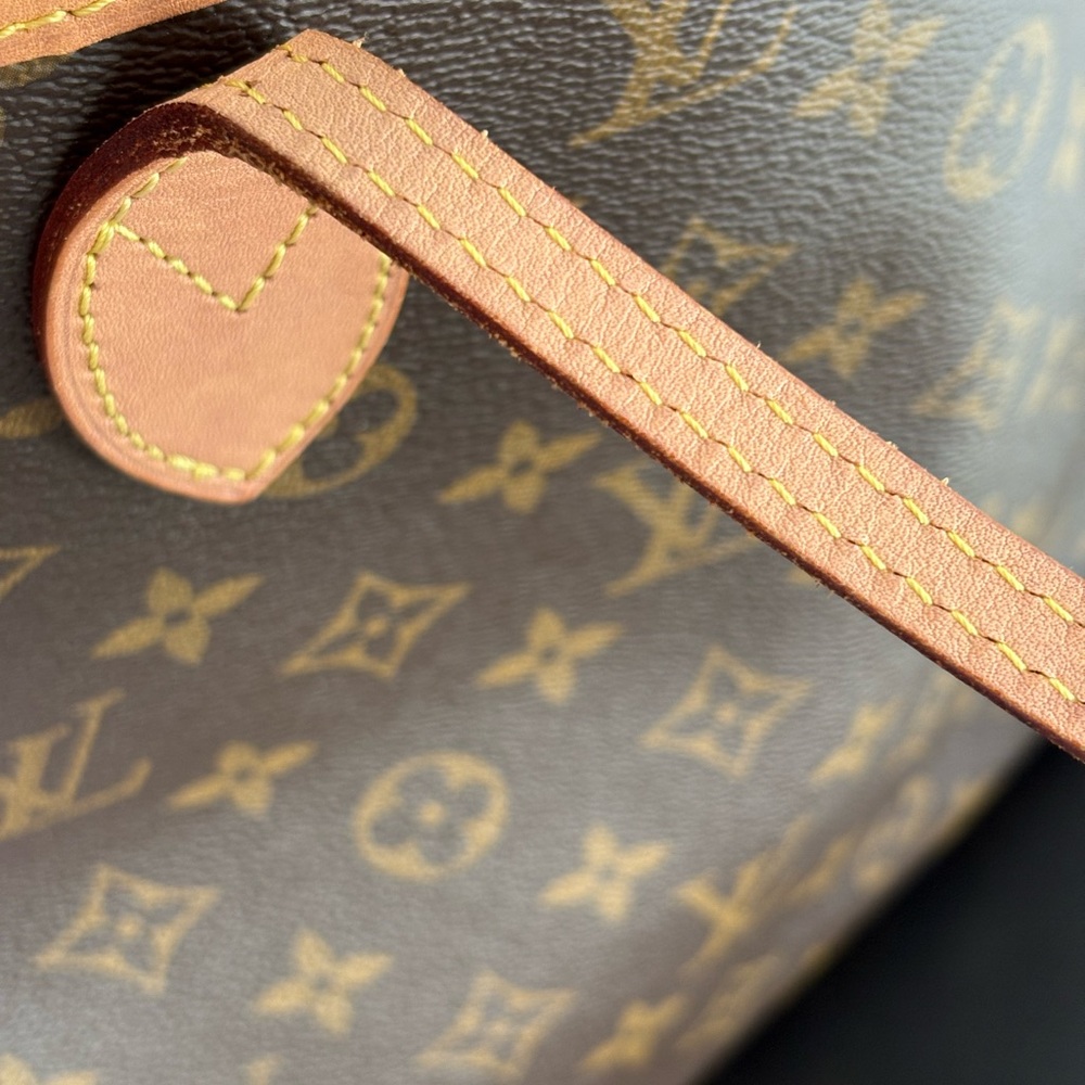Louis Vuitton Monogram Neverfull MM - Picture 9 of 16